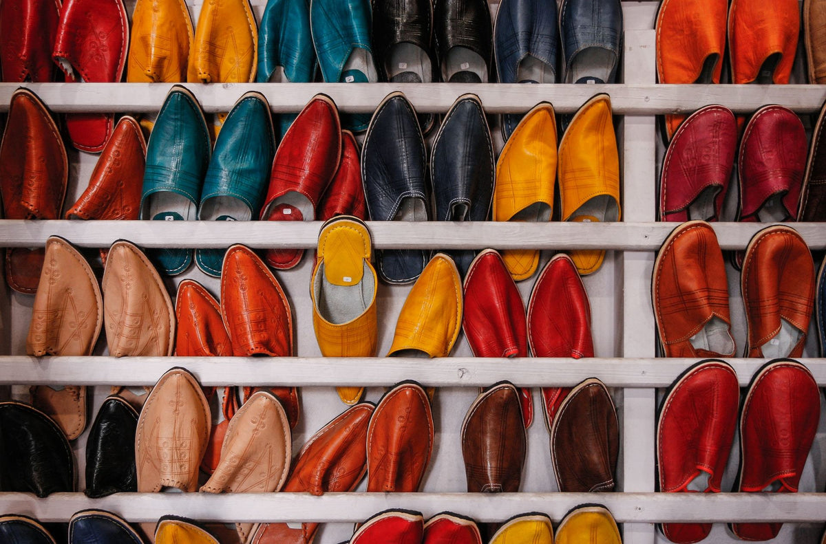 tuyya-journal-azrou-babouches-leather-wall