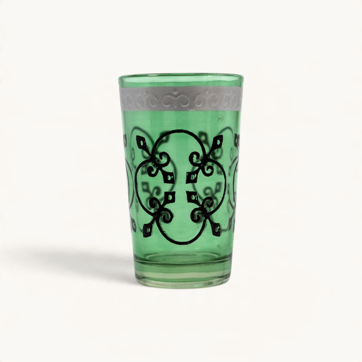 TUYYA Jazz Relief Moroccan tea glass with embossed silver pattern, 4 oz