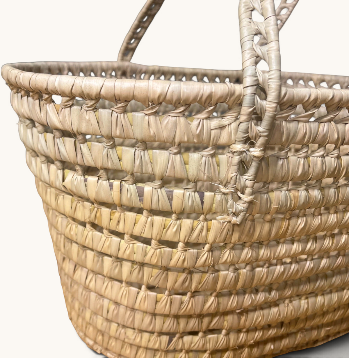 TUYYA Leila minimalist Moroccan wicker basket handcrafted from natural palm leaf with woven handles