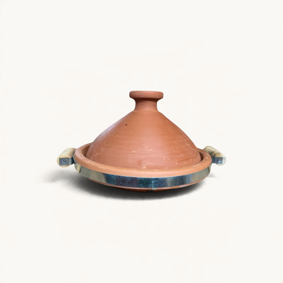 unglazed-natural-moroccan-tagine-wood-handle-removable-metal-plate - 1