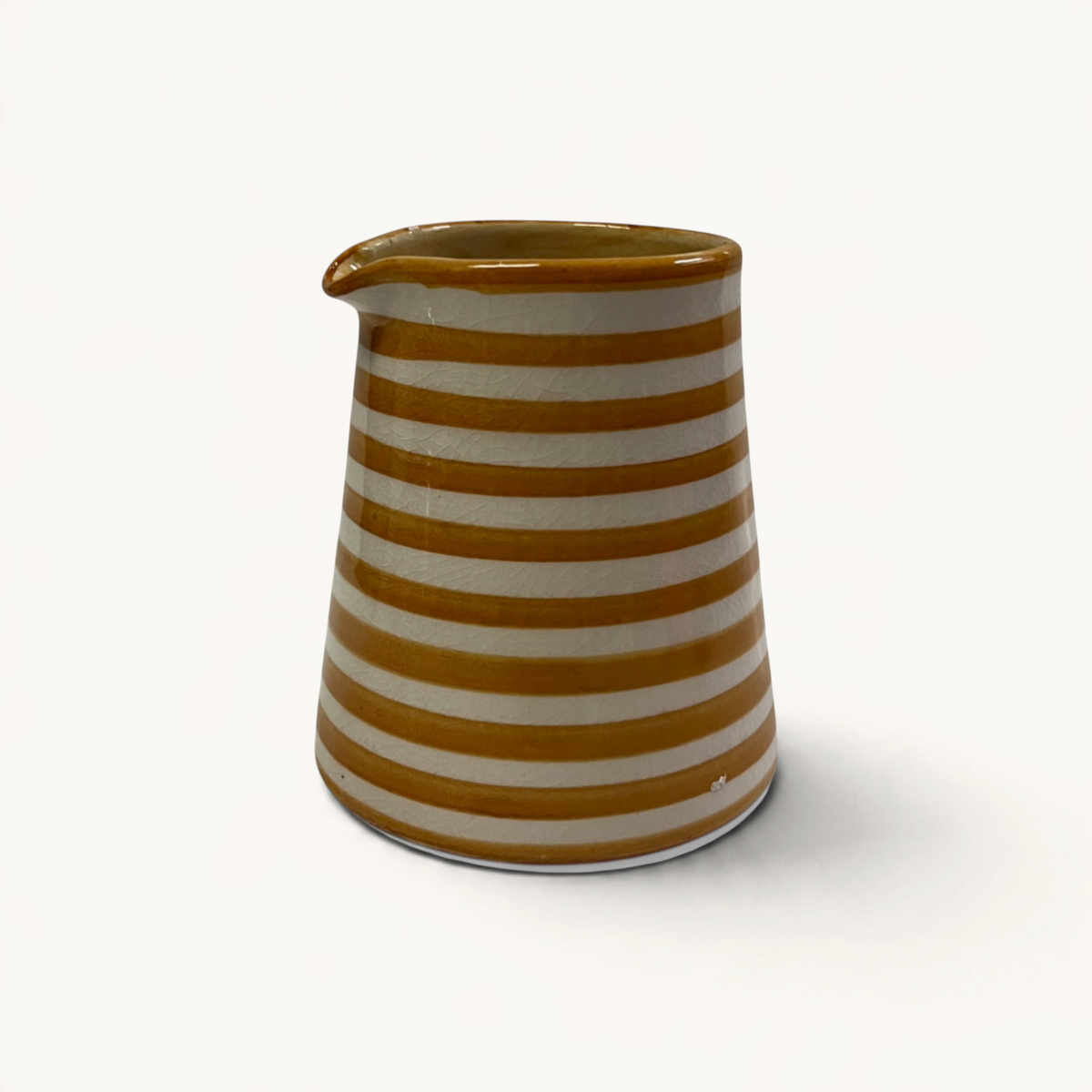 Pichet à lait TUYYA rayé jaune et blanc au design vintage, idéal pour servir la crème avec élégance.