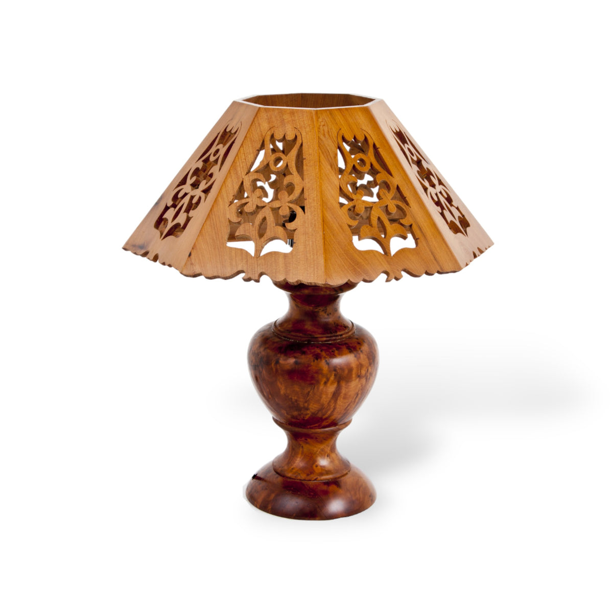 essaouira-artisan-handmade-thuya-wood-lamp-geometric-light-pattern