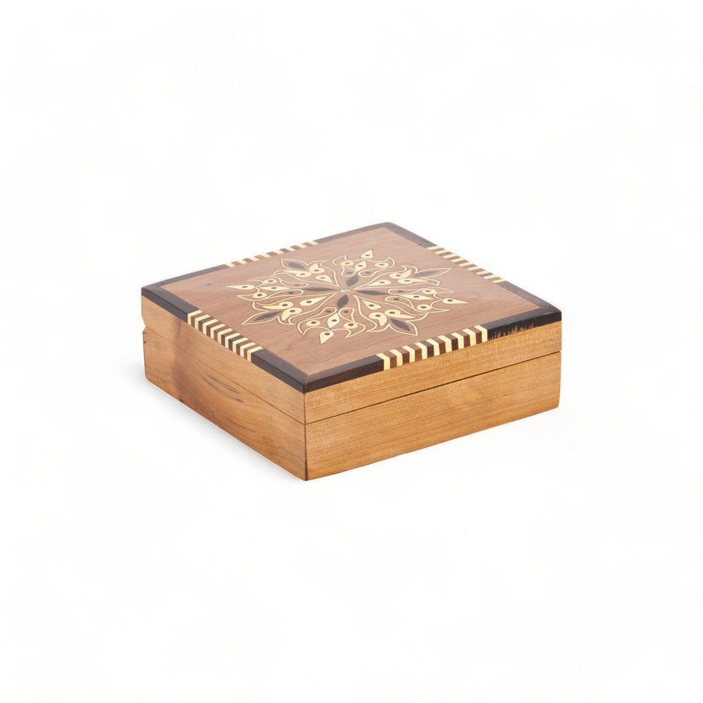 tuyya-arabesque-square-thuya-woodbox-with-mother-of-pearl-inset