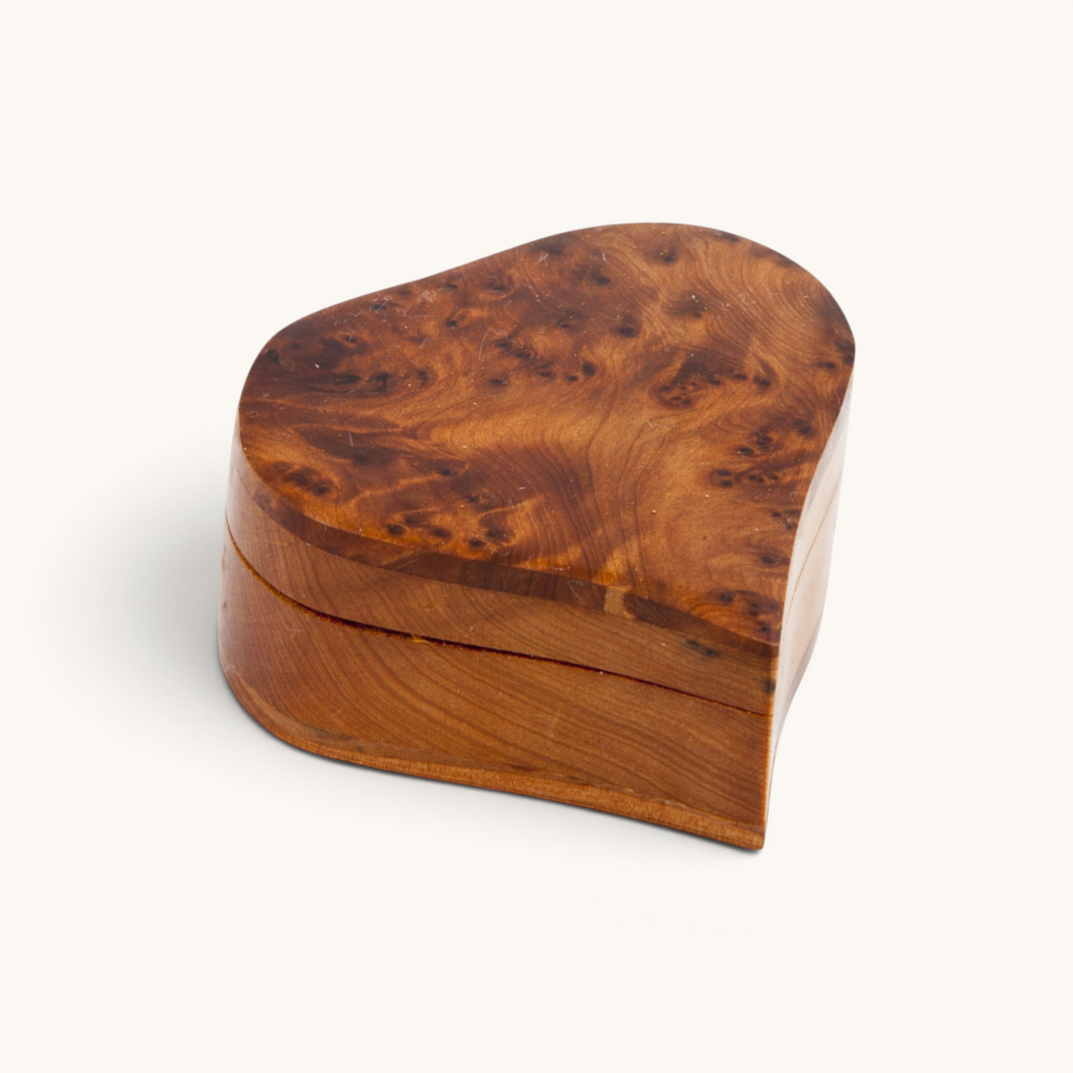 TUYYA-heart-shaped-thuya-root-woodbox