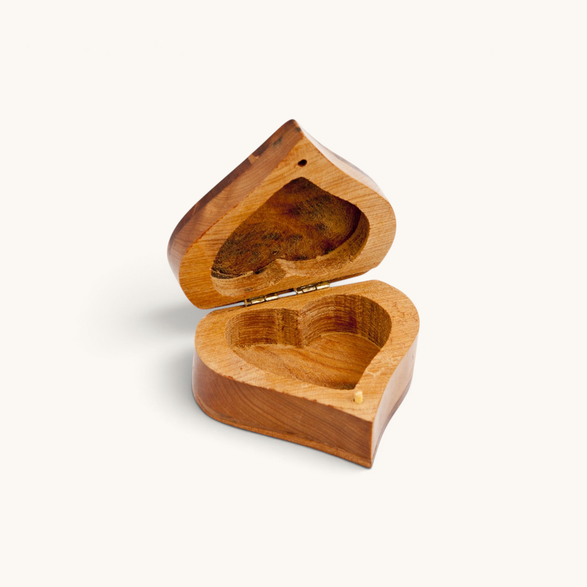 TUYYA-heart-shaped-thuya-root-woodbox