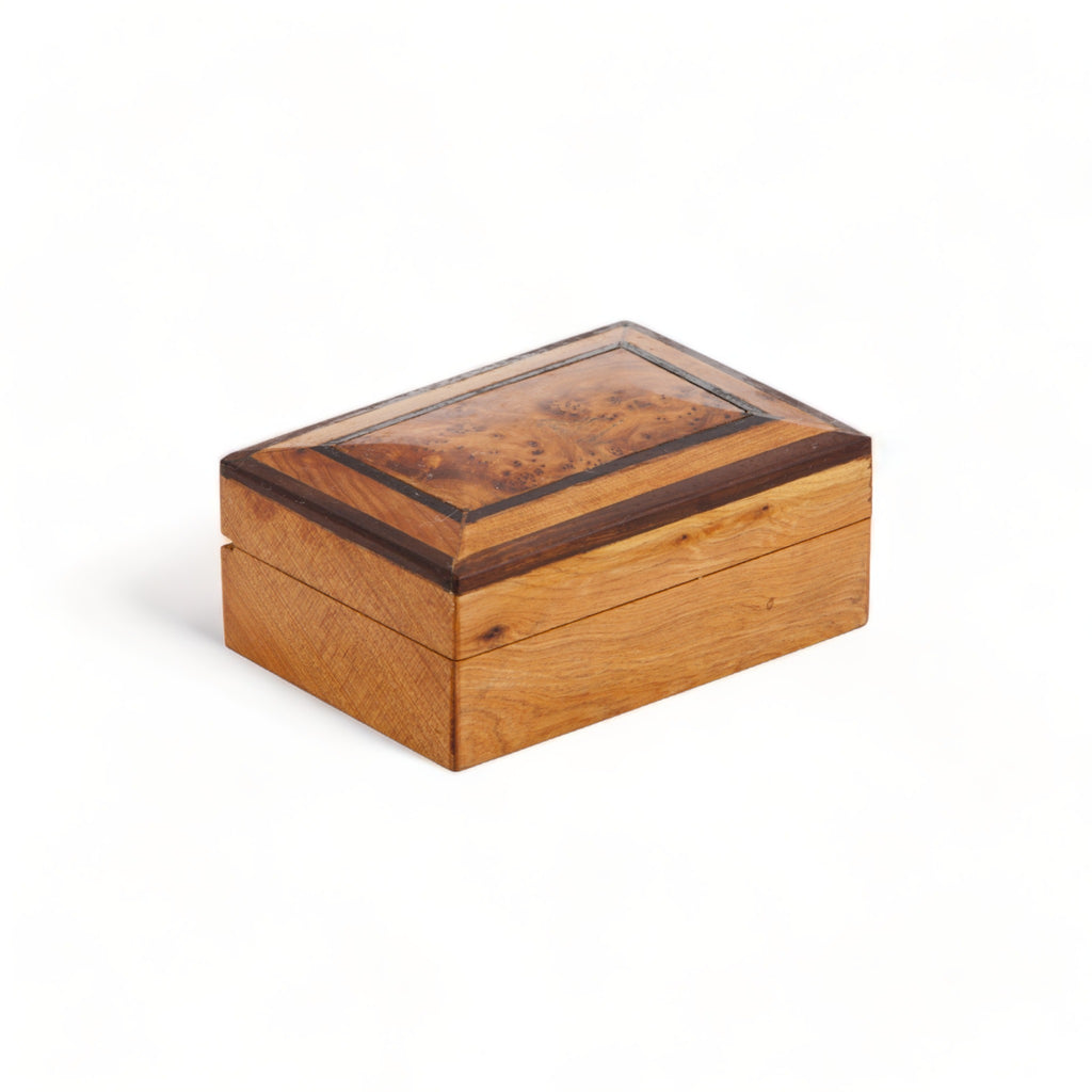 Thuya Woodbox Rectangular Simple Ebony, a masterful blend of simplicity and elegance, featuring dual ebony inlays on the top.