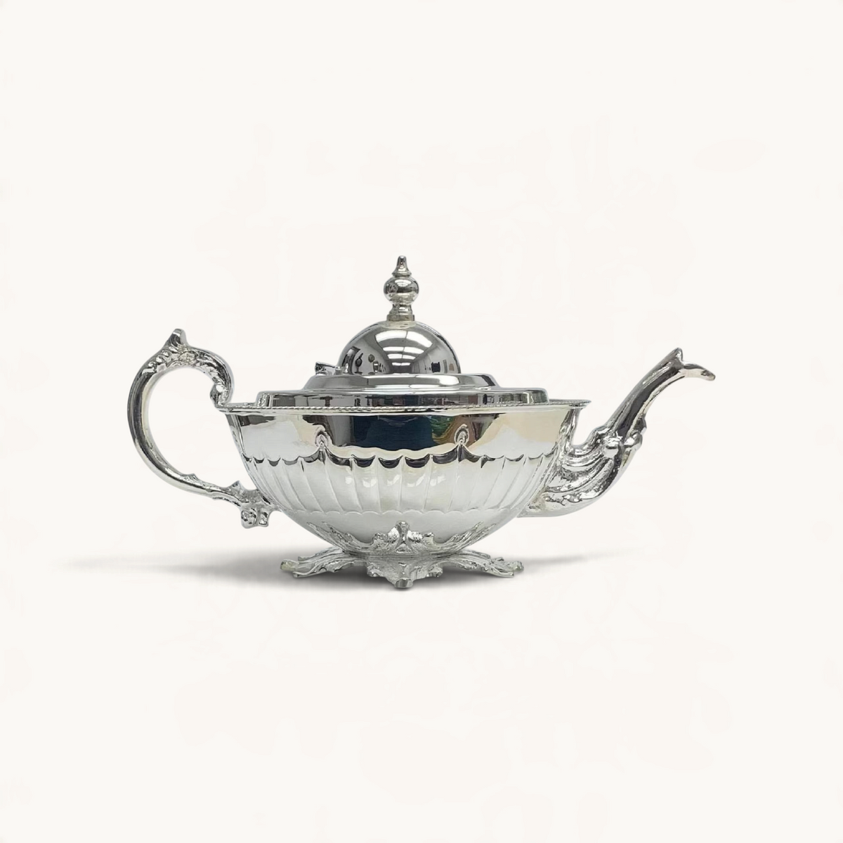 TUYYA Manchester Britishtime silver-plated teapot with ornate legs and a classic, elegant silhouette.