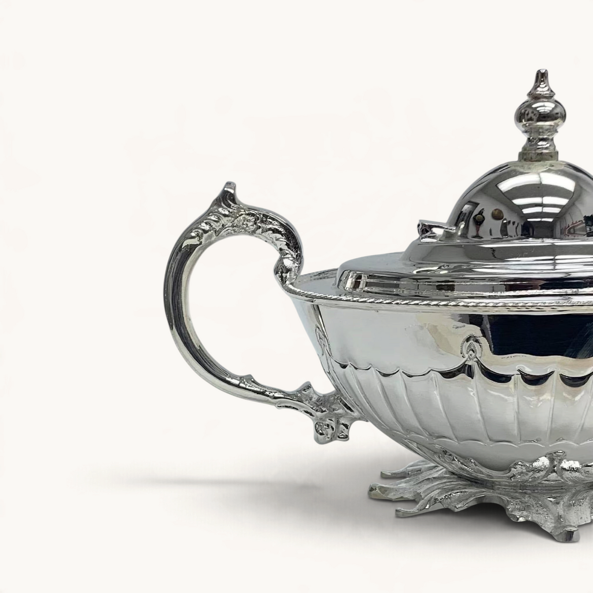 TUYYA Manchester Britishtime silver-plated teapot with ornate handle, lid, and decorative legs on a white background.