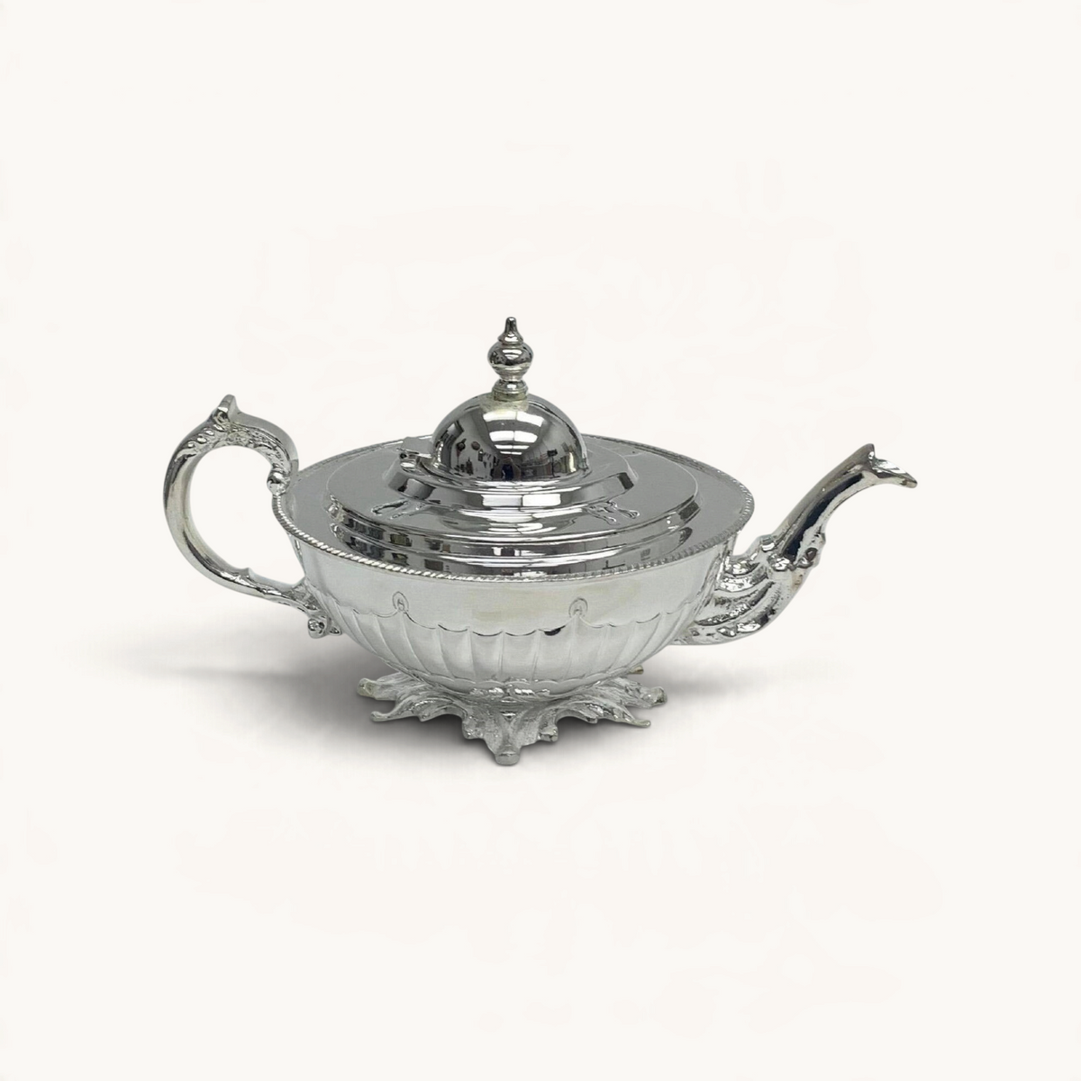 TUYYA Manchester Britishtime silver-plated teapot with ornate legs and a classic lid, showcasing elegant craftsmanship.