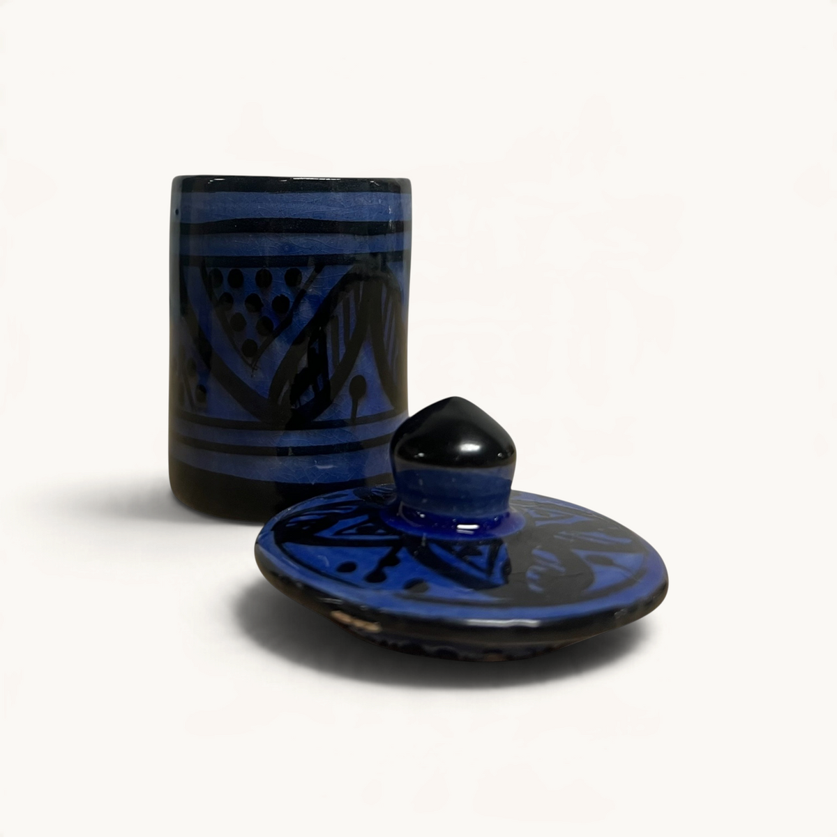 traditional-terracotta-moroccan-spice-container-dark-blue-geometric-pattern