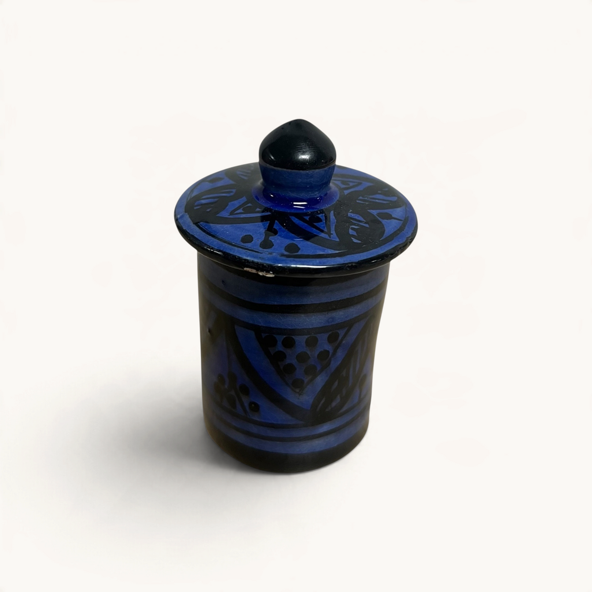 traditional-terracotta-moroccan-spice-container-dark-blue-geometric-pattern
