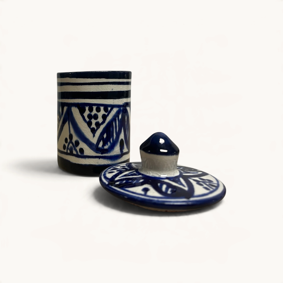 traditional-terracotta-moroccan-spice-container-white-navy-pattern
