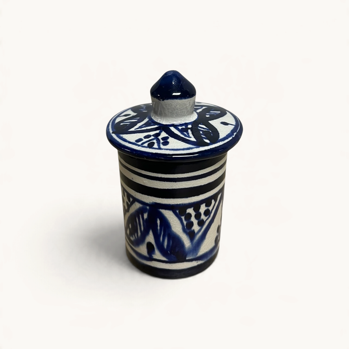 traditional-terracotta-moroccan-spice-container-white-navy-pattern