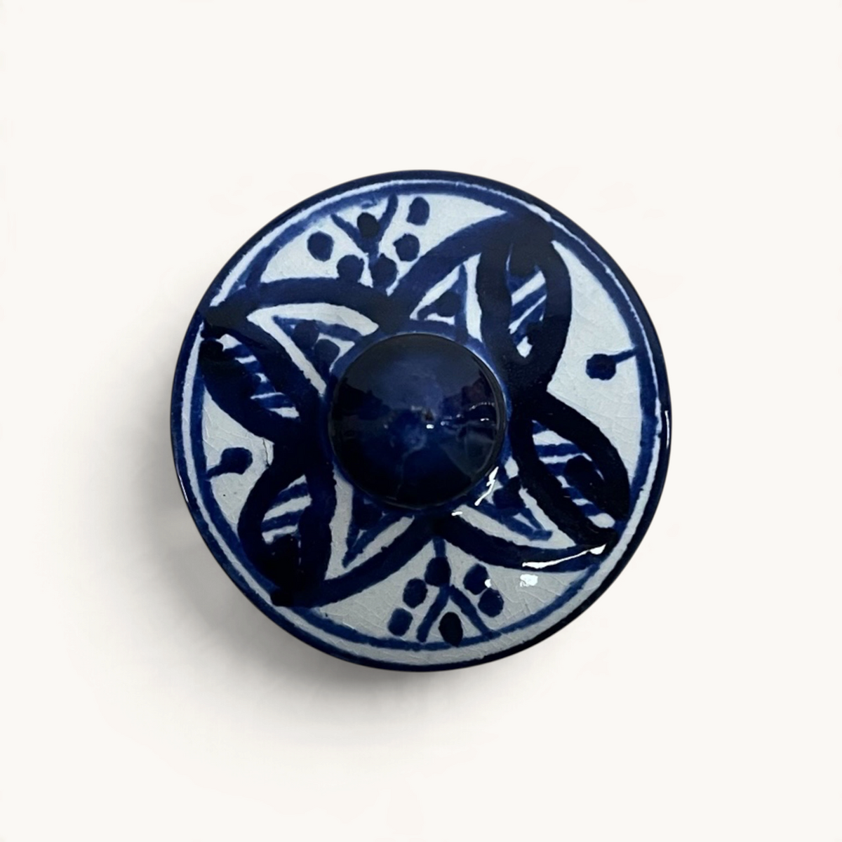 traditional-terracotta-moroccan-spice-container-white-navy-pattern