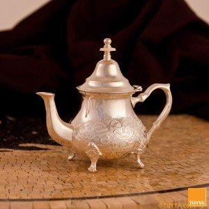 TUYYA silver-plated Moroccan teapot with floral pattern and ornate legs, Tradition style, medium size