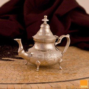 TUYYA nickel-plated Moroccan teapot with vase-shaped Arabesque design and ornate legs, medium size